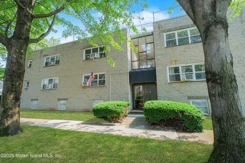 Photo of 15 Old Town Road #2f, Staten Island, NY 10304 (MLS # 2503680)