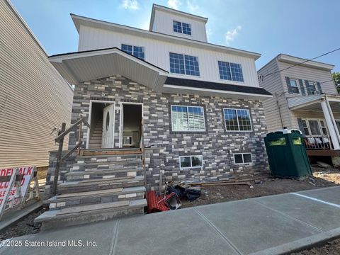 Photo of 37 Wiederer Place, Staten Island, NY 10304 (MLS # 2504311)