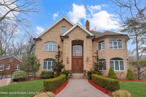 Photo of 123 Jansen Street, Staten Island, NY 10312 (MLS # 2401301)