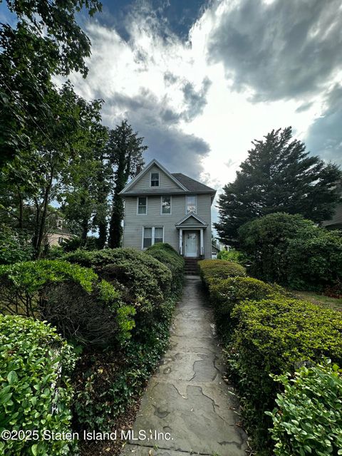 Photo of 188 Davis Avenue, Staten Island, NY 10310 (MLS # 2504484)