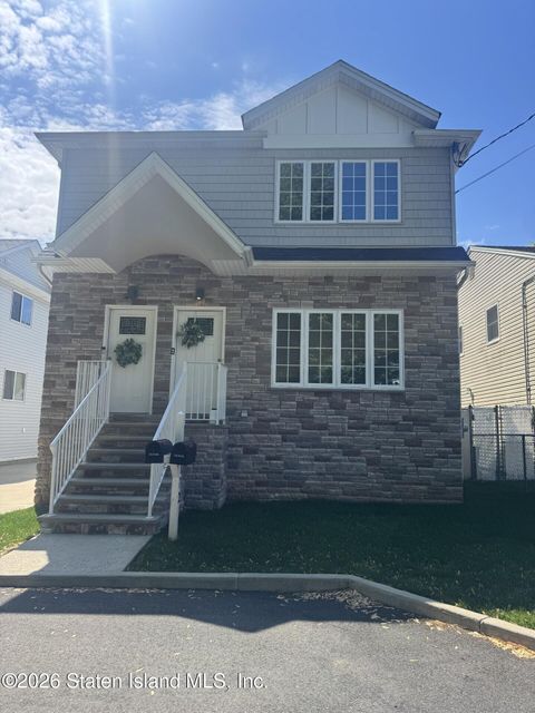 Photo of 172 Mac Gregor Street, Staten Island, NY 10309 (MLS # 2602606)