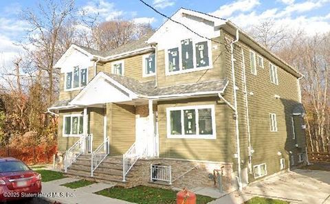 Photo of 42 Harris Lane, Staten Island, NY 10309 (MLS # 2502978)