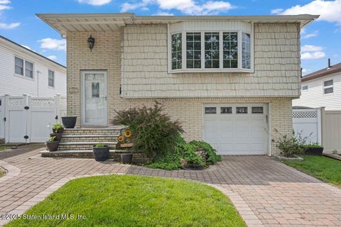 Photo of 400 Ramona Avenue, Staten Island, NY 10312 (MLS # 2503437)