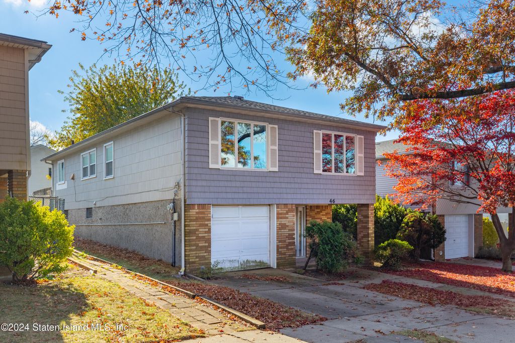 Photo of 46 Mcdonald Street, Staten Island, NY 10314 (MLS # 2406209)