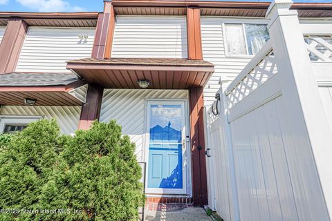 Photo of 125 North Gannon Avenue, Staten Island, NY 10314 (MLS # 2505234)