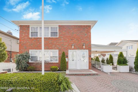 Photo of 266 Sanilac Street, Staten Island, NY 10306 (MLS # 2402519)