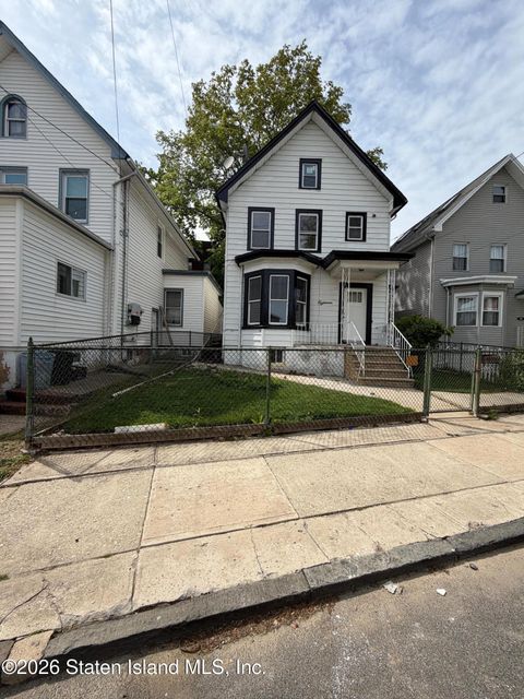Photo of 18 Cottage Place, Staten Island, NY 10302 (MLS # 2602365)