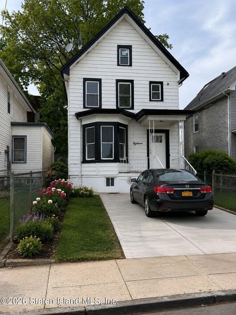 Photo of 18 Cottage Place, Staten Island, NY 10302 (MLS # 2602365)