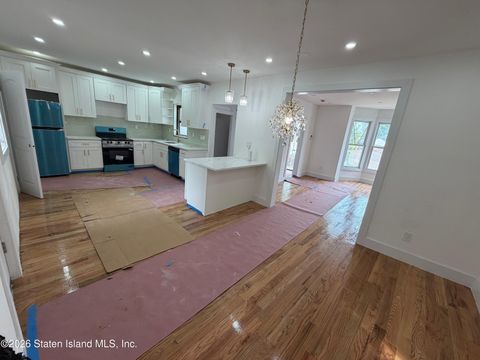 Photo of 18 Cottage Place, Staten Island, NY 10302 (MLS # 2602365)