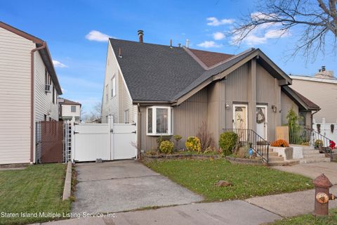 Photo of 39 Smyrna Avenue, Staten Island, NY 10312 (MLS # 1159169)