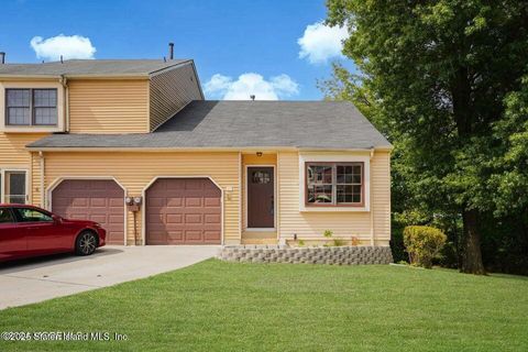 Photo of 47 Knoll Court, Old Bridge, NJ 07747 (MLS # 2500486)