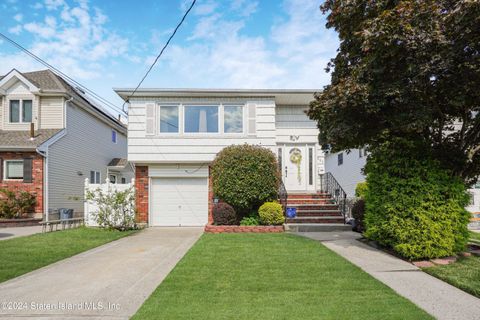 Photo of 325 Wainwright Avenue, Staten Island, NY 10312 (MLS # 2403890)