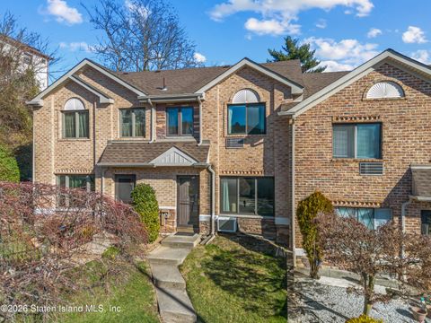 Photo of 15 Hillridge Court #1026, Staten Island, NY 10305 (MLS # 2600410)