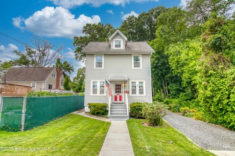 Photo of 150 Acacia Avenue, Staten Island, NY 10308 (MLS # 2503952)