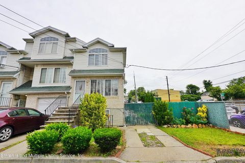 Photo of 80 Margo Loop, Staten Island, NY 10301 (MLS # 1163377)