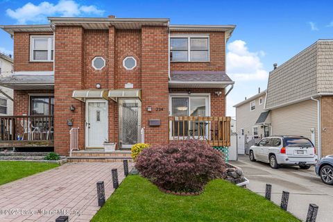 Photo of 234 Brookfield Avenue, Staten Island, NY 10308 (MLS # 2506589)