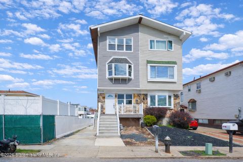Photo of 39 Strawberry Lane, Staten Island, NY 10312 (MLS # 2601763)