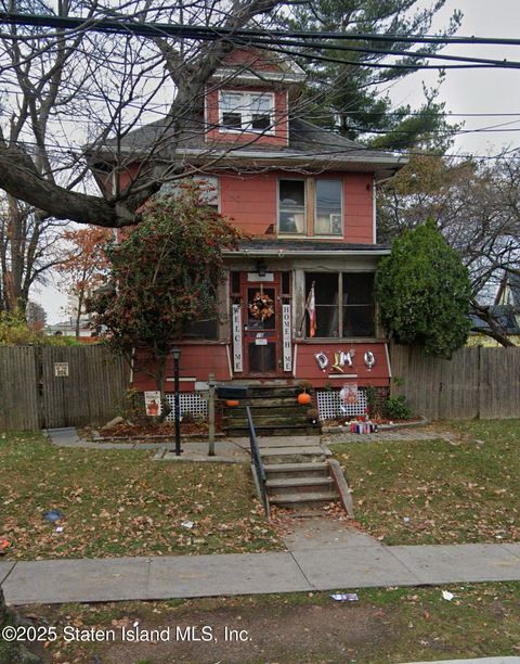 Photo of 10 South Avenue, Staten Island, NY 10303 (MLS # 2506453)
