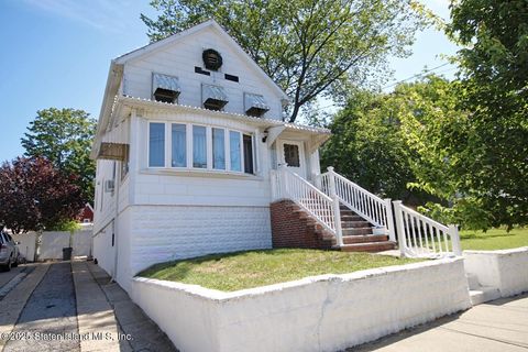 Photo of 233 Fisher Avenue, Staten Island, NY 10307 (MLS # 2600315)