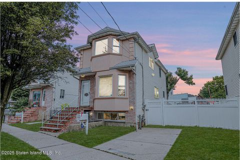 Photo of 195 Netherland Avenue, Staten Island, NY 10303 (MLS # 2503097)