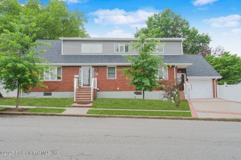 Photo of 34 Harvest Avenue, Staten Island, NY 10310 (MLS # 2504027)