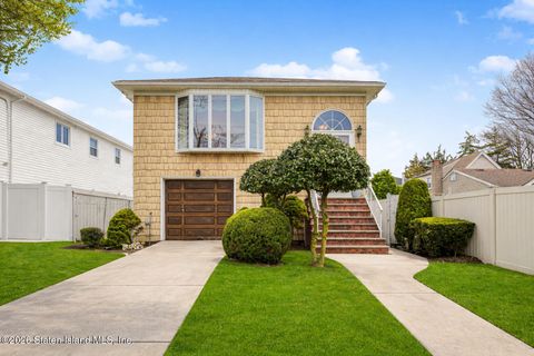 Photo of 14 Preston Avenue, Staten Island, NY 10312 (MLS # 2601854)