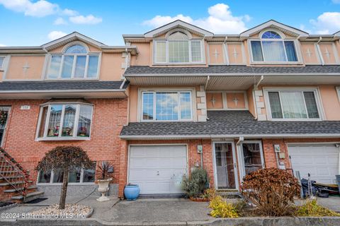 Photo of 134 Alex Circle, Staten Island, NY 10305 (MLS # 2406701)