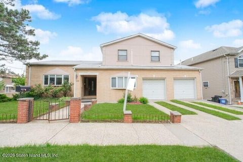 Photo of 125 Tioga Street, Staten Island, NY 10301 (MLS # 2600474)