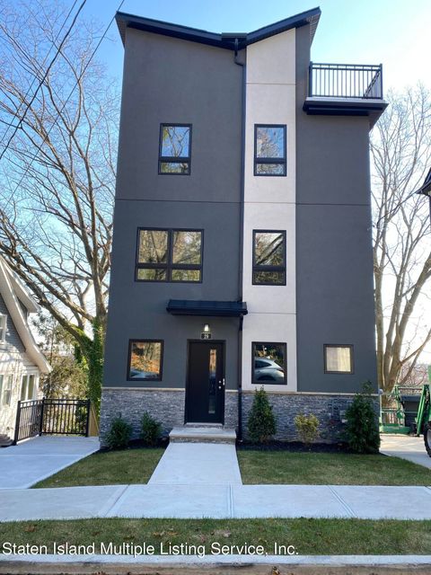 Photo of 29 Ridgefield Avenue, Staten Island, NY 10305 (MLS # 1156228)