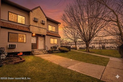 Photo of 360 Barlow Avenue #24a, Staten Island, NY 10308 (MLS # 2602118)