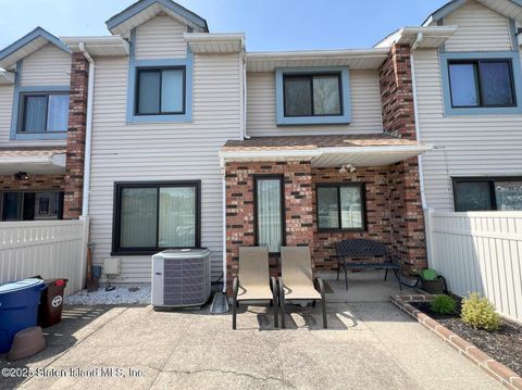 Photo of 29 Shirra Avenue, Staten Island, NY 10314 (MLS # 2505651)