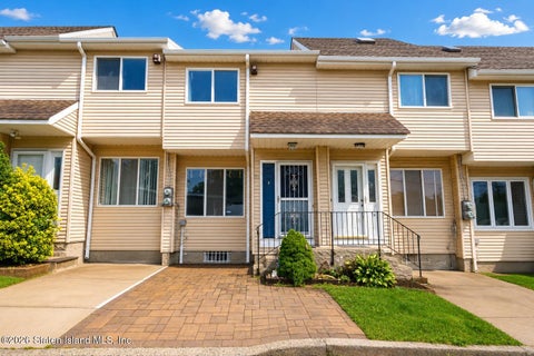 Townhouse For Sale - 52 Houston Lane<br/> Richmond County, Staten Island, NY 10302