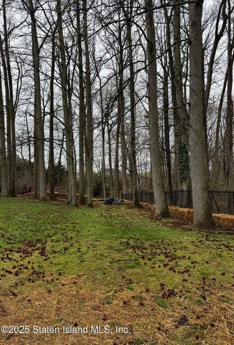 Photo of 0 Hanover Avenue, Staten Island, NY 10309 (MLS # 2501888)