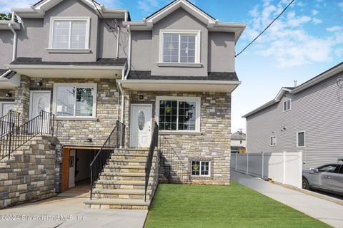 Photo of 464 Robinson Avenue, Staten Island, NY 10312 (MLS # 2403903)