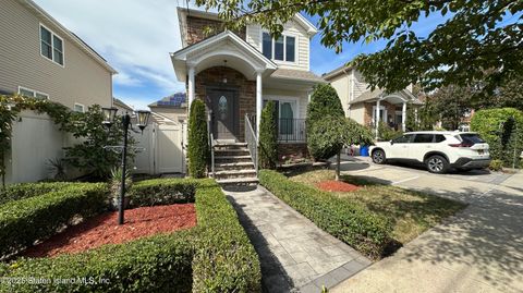 Photo of 998 Annadale Road, Staten Island, NY 10312 (MLS # 2505657)