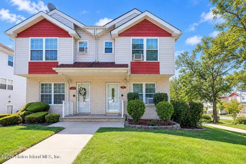 Photo of 490 Collfield Avenue, Staten Island, NY 10314 (MLS # 2605984)