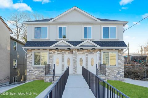 Photo of 72 Clifton Avenue, Staten Island, NY 10305 (MLS # 2501805)