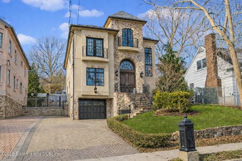 Photo of 353 Lighthouse Avenue, Staten Island, NY 10306 (MLS # 2601312)