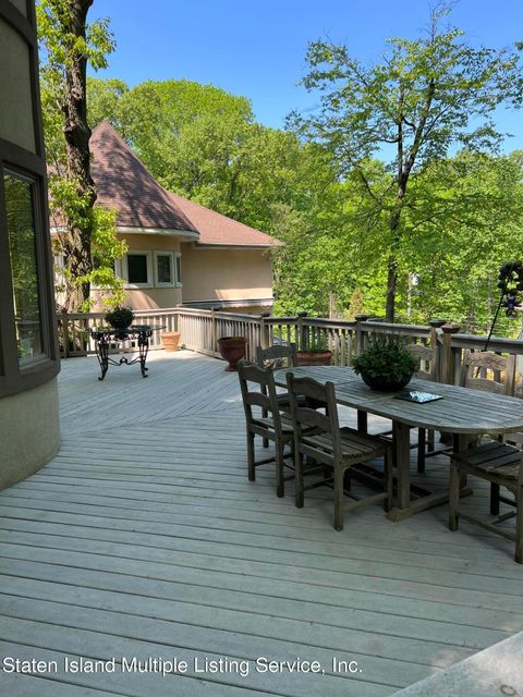 Photo of 47 Annfield Court, Staten Island, NY 10304 (MLS # 1158601)