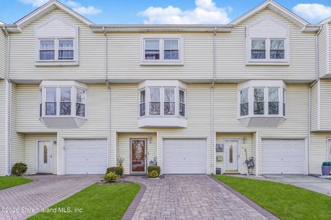 Photo of 562 Dongan Hills Avenue, Staten Island, NY 10305 (MLS # 2601657)