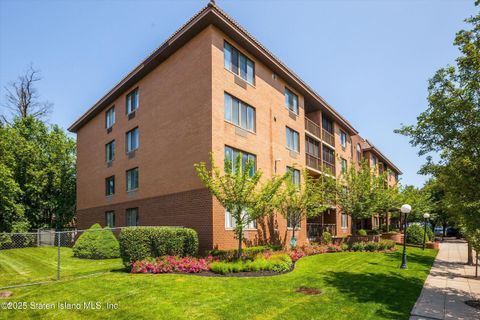 Photo of 120 Wellington Court #3h, Staten Island, NY 10314 (MLS # 2503235)