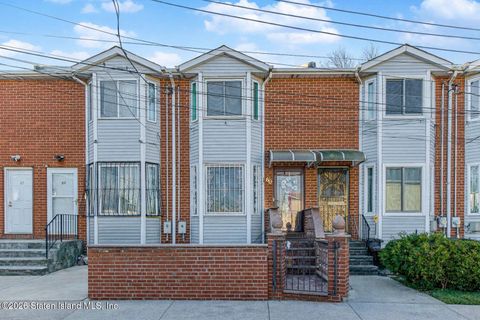 Photo of 60 Northfield Court, Staten Island, NY 10303 (MLS # 2600045)