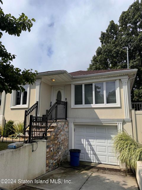 Photo of 734 Bard Avenue, Staten Island, NY 10310 (MLS # 2404901)