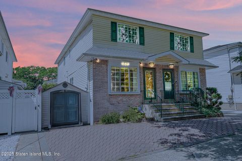 Photo of 104 Winfield Street, Staten Island, NY 10305 (MLS # 2505470)