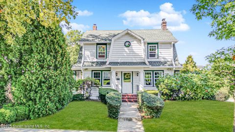 Photo of 1 Whitewood Avenue, Staten Island, NY 10310 (MLS # 2505331)