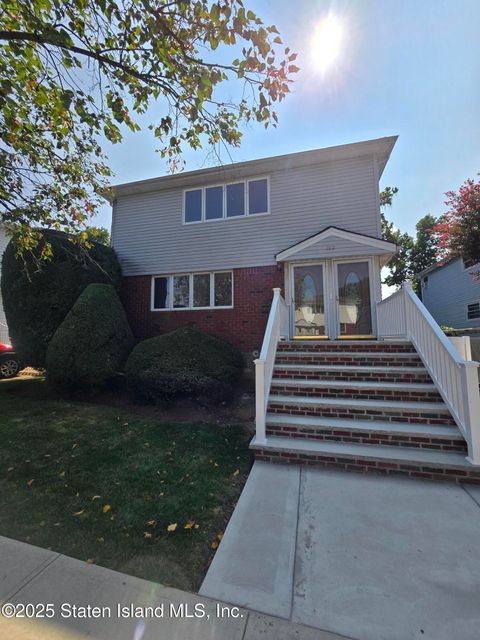 Photo of 162 Holly Avenue, Staten Island, NY 10308 (MLS # 2505306)