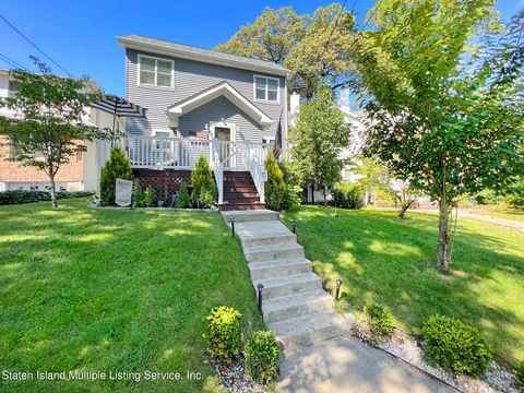 Photo of 600 Annadale Road, Staten Island, NY 10312 (MLS # 1164268)