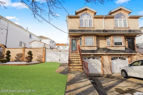 Photo of 169 Camden Avenue, Staten Island, NY 10309 (MLS # 2500460)