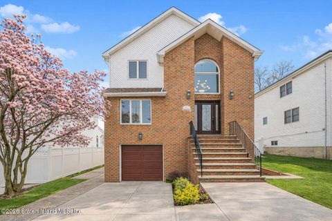 Photo of 18 Delia Court, Staten Island, NY 10307 (MLS # 2601666)