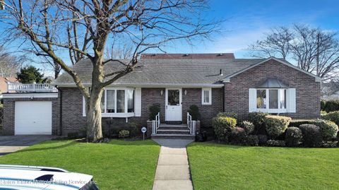 Photo of 41 Delaware Street, Staten Island, NY 10304 (MLS # 1160186)